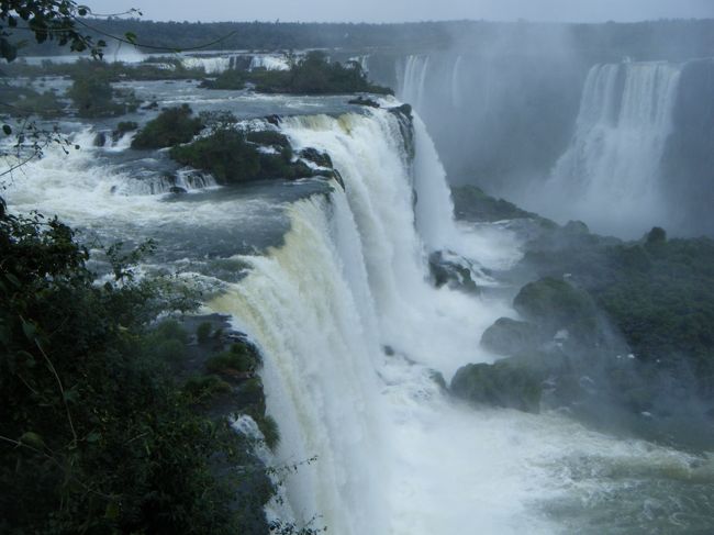 上から<br /><br />エレベータ(無料)で休憩所に出ると、上からのスポットです。ここでようやくカッパを脱いでも大丈夫です。