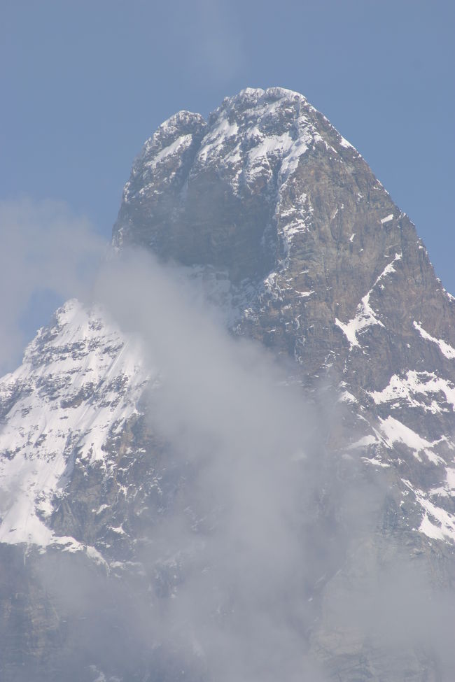 チェルヴィニアからゴンドラを乗り継ぎプラトー・ローザの展望台から見たマッターホルンです。<br />向かいにクライン・マッターホルンが見えます。