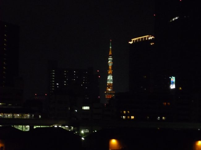 東京タワーも見え、もうそろそろ日の出桟橋です。<br />さあ〜下船の準備、準備！