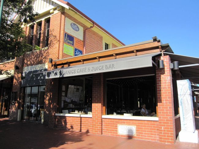 朝食はケアンズ唯一のオーガニックカフェ・フュージョン・オーガニックス（Fusion Organics）ですませました。