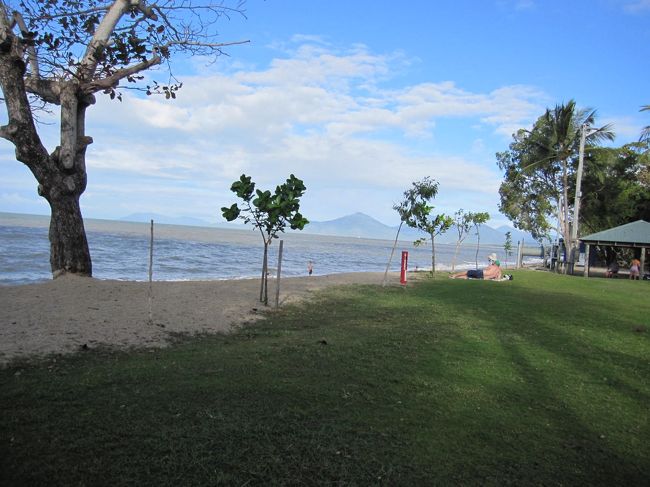 午後は今までの弾丸ツアーによる身体を休めるため、まったりビーチでお昼寝することにしました。