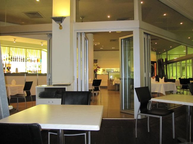 店内よりもテラス席がお薦めです。<br /><br />この辺りのお店は特に夜になると雰囲気のいいバー＆レストランが立ち並んでいました。どのお店もカジュアルだったり、スタイリッシュだったり、少しずつお店の雰囲気が違うので、機会があれば他のお店にも行ってみたいです。