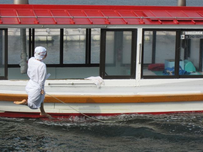 昔ながらの白い磯着の海女がみられるのはここだけになんだそうです。