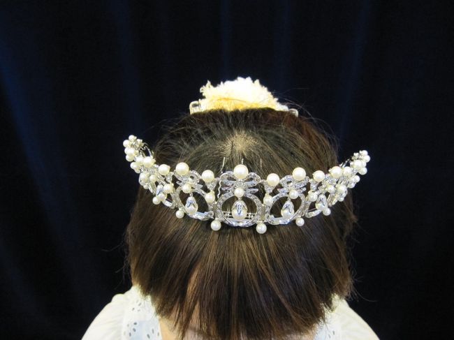 また博物館内を見学しました。<br /><br />真珠のティアラを実際につけて記念撮影ができます。<br /><br />結婚式でレンタルしているそうで、レンタル料は10万円〜と言っていました。<br />売ることはないそうですが、値段をつけるとすると、レンタル料から０の数がいくつか増える、とのことです。