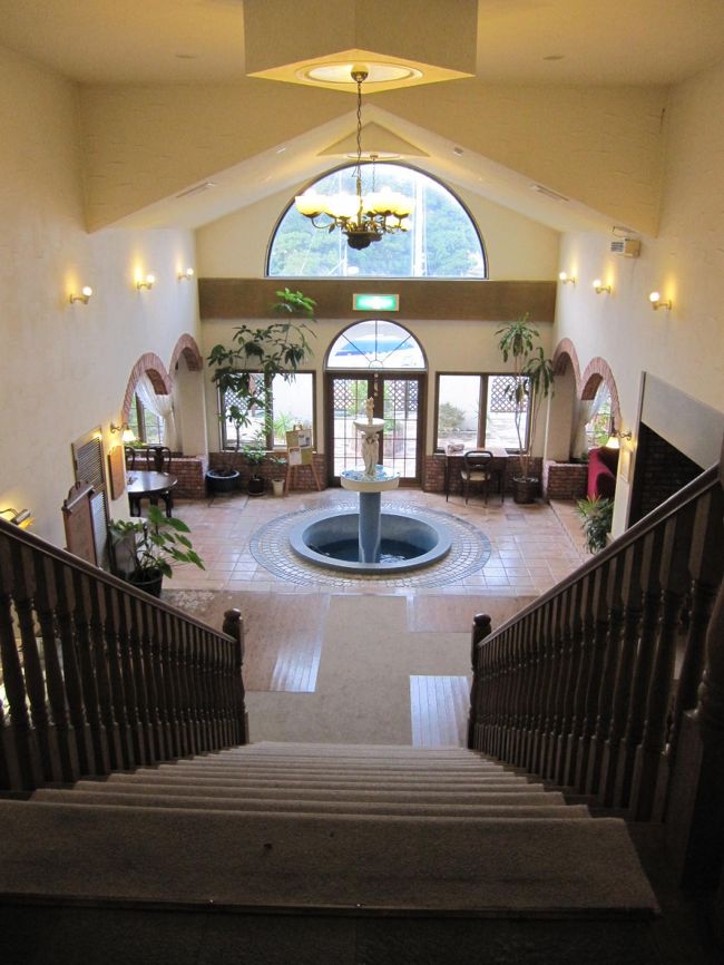 過去には披露宴会場として使われていたそうですが、館内は結婚式場のゲストハウスのようで素敵でした。