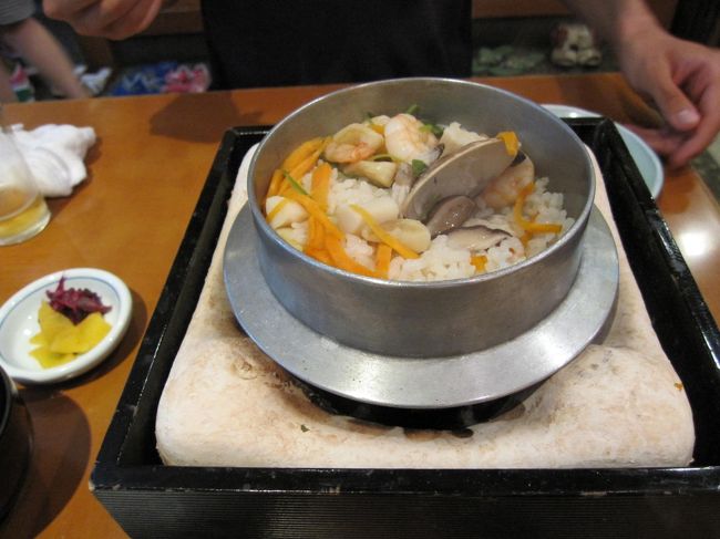 お店の看板メニューの釜めしです。<br /><br />ほくほくでおいしかったです。