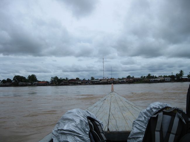 11半を回った頃だろうか？<br /><br />やっと出発。<br /><br />この船は、宿が所有する船。<br /><br />ナカサンへは、島に来るときに出発した場所と違う場所に到着した。<br />