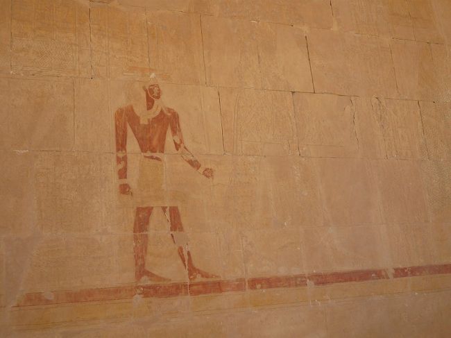 野外に放り出しのままのこの色彩の残り具合を見ていたら<br />日本の高松塚古墳は何なんだろうって思ってしまいます。<br />もちろん、気候も違うのですが