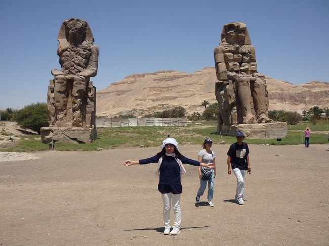 メムノンの巨像。あーこれですかという感じでしょうか。でもデカイです確かに・・・