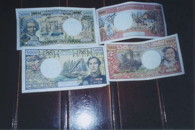 お札。<br />カラフル〜。