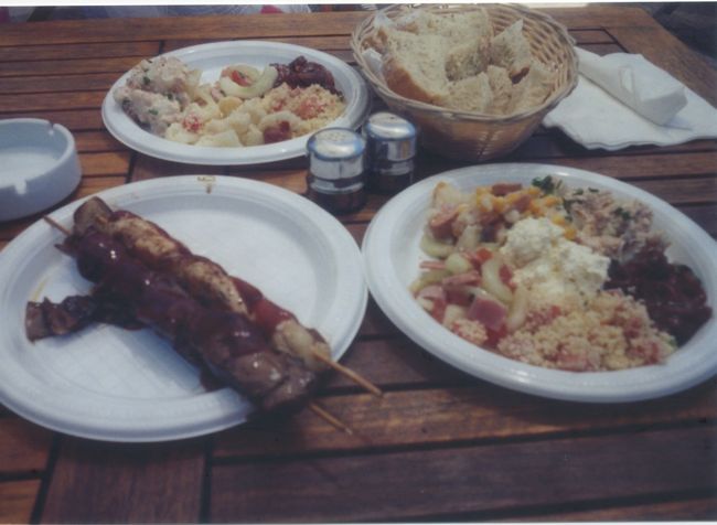 ビーチでバーベキューランチ。