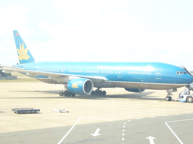 この飛行機でカンボジアへ<br />