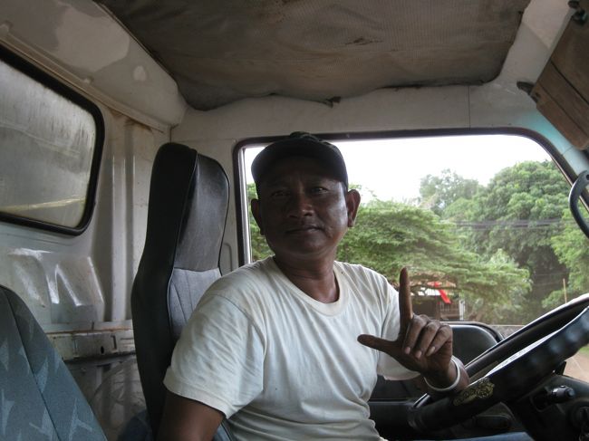 彼が運転手。<br /><br />ベトナムから砂糖を乗せてやって来たトラックを護送中？とのこと。<br />