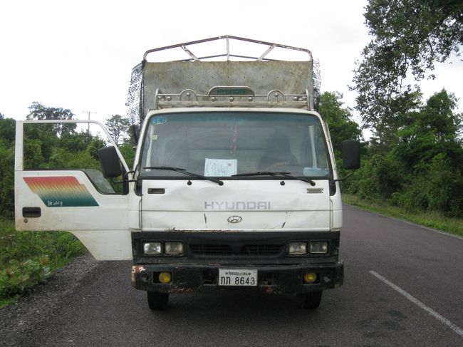 自動車は韓国製の中古車。窓が閉まらない。<br /><br />途中、しばし雨が振り、吹き込んだ。でもまあしゃあない。<br /><br />それ以外、ドライブは快適だった。<br />