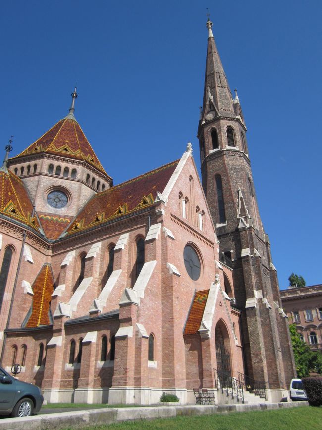 議事堂の対岸にある教会<br /><br />10時まで時間があったので、対岸の駅や教会を眺めてきた。<br />この教会は使われていないらしかった。<br />きれいなのにね。。。