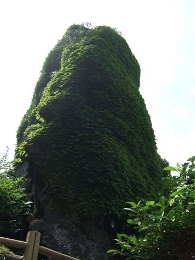 城山日出峰（ソンサンイルチュルボン）<br /><br />おそらくトンキョンドル（燈檠石）<br />