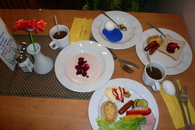 いよいよ船旅ともさようなら。<br /><br />朝食は昨夜と同じレストランにて。<br />食べ物はいろんな種類が豊富でGOOD！<br /><br />ちょっと一息ついたらもうすぐ下船の時間だ！