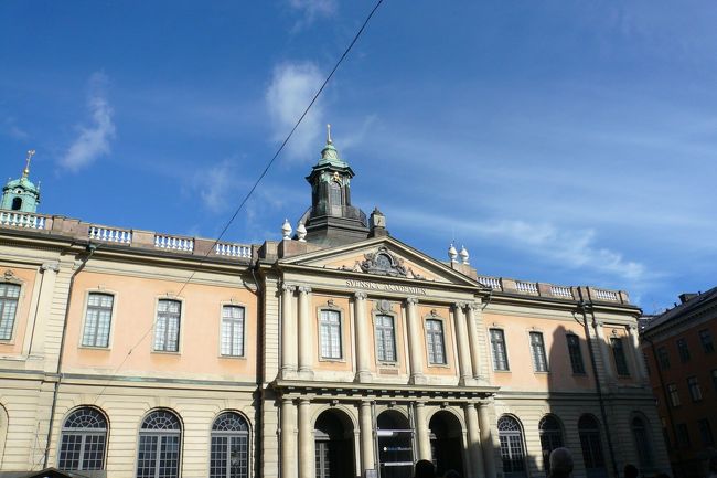 元は証券取引所だったというノーベル博物館。<br /><br />中では受賞者の紹介や晩餐会の食器を売るショップもあるみたい。