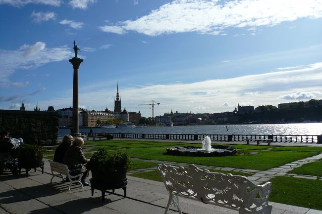 庭園からの風景。<br /><br />ストックホルムって水と街の調和が取れた美しいところ。<br />これ見たら北欧のヴェニスって言われる理由もわかるよねぇ。