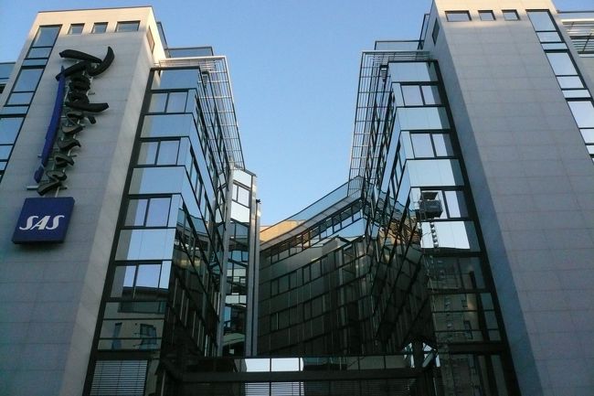 お泊まりはラディソンブルーホテルニーダーレンオスロ。<br /><br />外観も綺麗だけど中も綺麗なこのホテル。<br />一泊だけってもったいない！