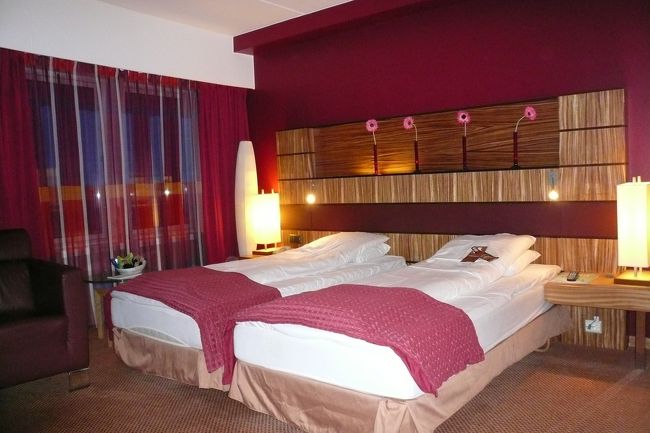 お部屋です。<br /><br />スタイリッシュな感じ。<br />中は広くてゆったりサイズ。<br />ホント、一泊といわず数泊したいくらいだった。