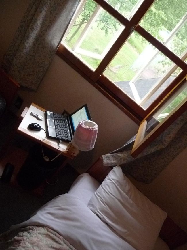 お部屋から無線RANでネットもサクサク・・・窓を開けるとすがすがしい風が・・・<br /><br />