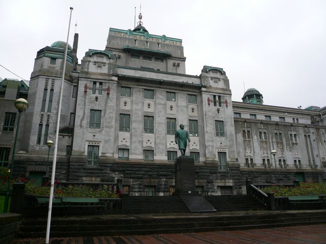 地図も見ないで気の向くまま歩き回って、目についた建物を撮っていきます。