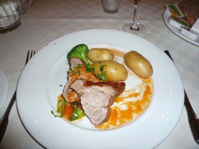 しっかり噛みごたえのある食事。<br />いもが美味い。