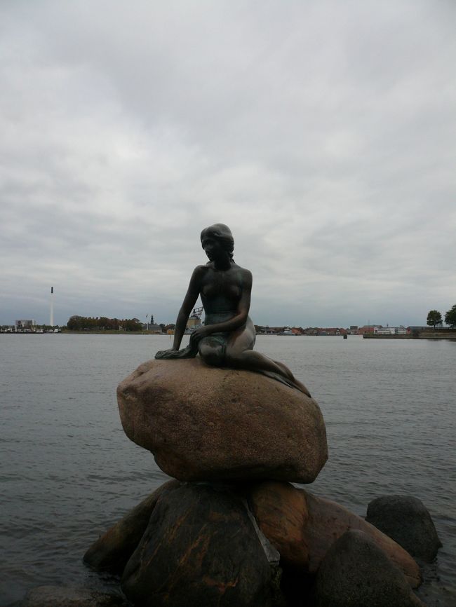 はい、これが人魚姫の像。<br />世界三大がっかりの1つだそうで、なるほどねぇ〜。<br /><br />というか、別にこれを観にこなくても良かったよ私は。