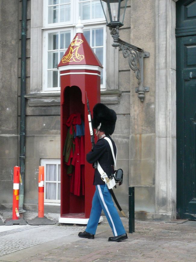 衛兵さん。<br /><br />ロンドンを思い出すなぁ。