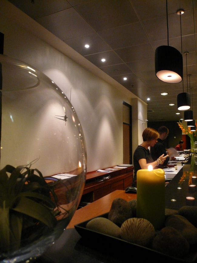 だってほら見て、レセプションがおされ！<br /><br />この奥の食事スペースもなんともおされで北欧のクオリティの高さを思い知ったわ。