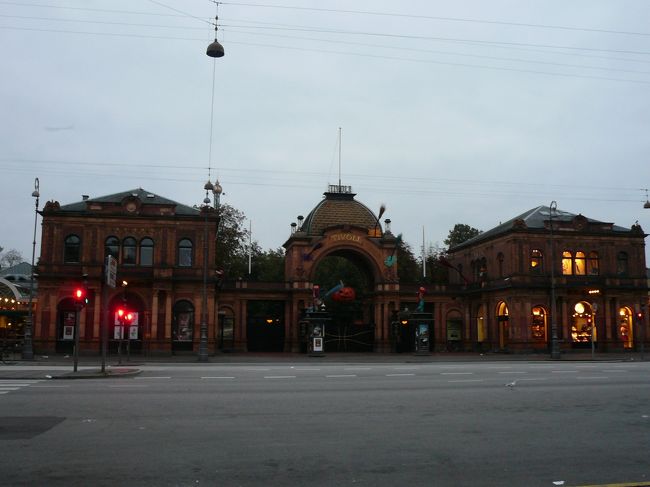 チボリ公園。<br /><br />ハロウィンの飾り付けがされてました。<br />中に入りたかったなー。