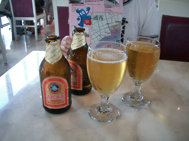 まずビール。<br />青島ビール45元/1本　<br />これもリニアより高い。