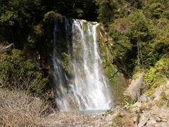 出発です、今日の最終目的地は鹿児島市内。

途中見かけた丸尾滝。
虹がかかっていました。