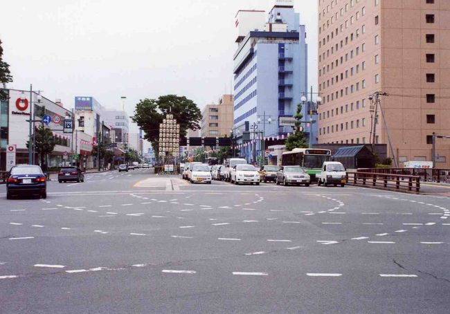 交通規制前の道路。<br />数時間後にはお祭りが始まります！！