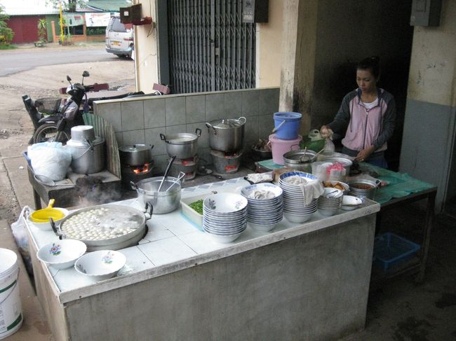 お店は小奇麗だった。<br /><br />台所を見せているのでどのくらい清潔か一目瞭然で分かる。<br />