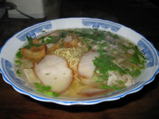 麺は卵入り。<br /><br />塩ラーメンってとこだろうか？<br /><br />見た目がキレイ。<br /><br />でも、正直言って、味は余り印象に残ってない。<br />