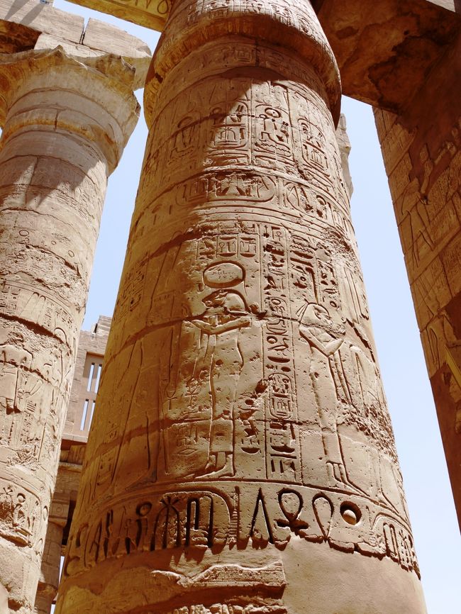 バクシーシをもらおうとしている、おじさん。<br /><br />しつこくなかったので、見えないふりして<br /><br />逃げました。