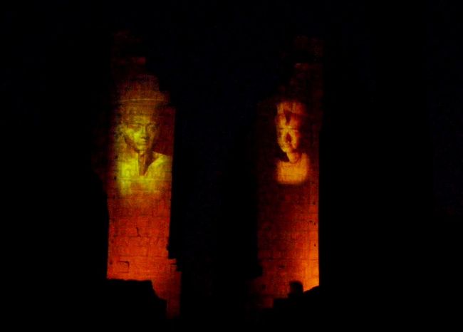 ちょっとこわいけど、石がスクリーンがわりに。<br />