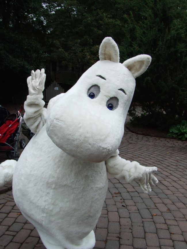 主役！！！<br />開園直後のため、一瞬でしたが、私ひとり対ムーミン一家。<br />なんと私は緊張し、足がすくんでしまいました。