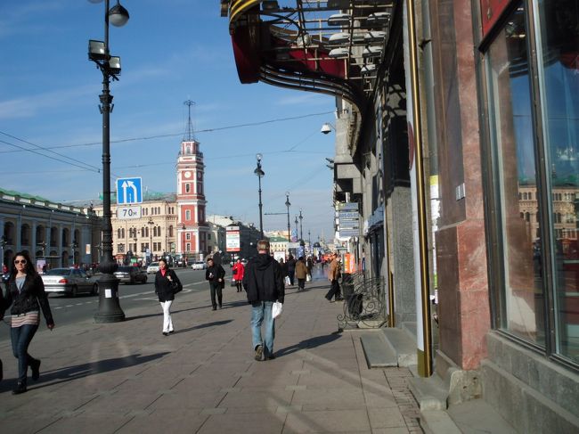 さぁ！昨日のリベンジだ！<br /><br />せっせとネフスキー大通りをエルミタージュ美術館方向へと駆け抜ける！