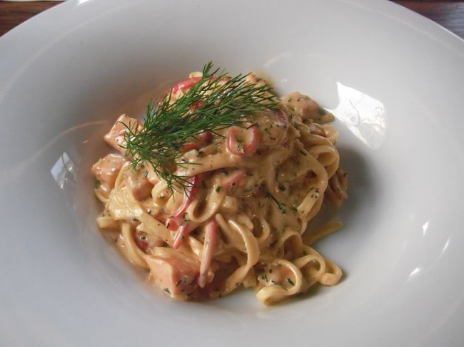 サーモンのクリーミーソースパスタ。<br /><br />ロシアはパスタがすんごい美味しいというのは有名だそうです。<br /><br />サーモンの味が普通のサーモンじゃなくて、すごい上質な味がした。<br />なんでこんなにどれもこれも美味しいの！！！？？？