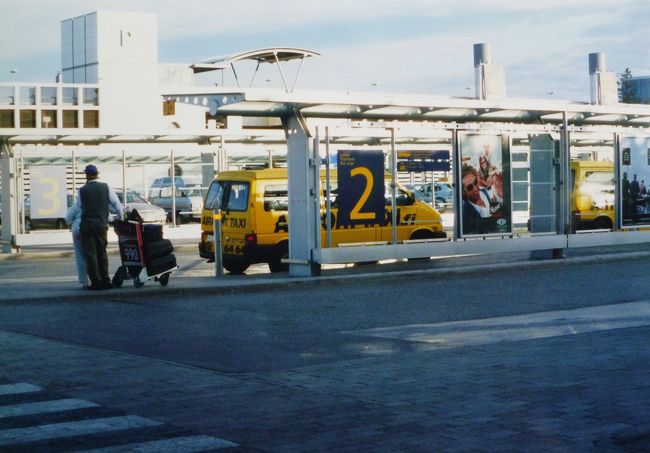 ヘルシンキ空港、乗り合いタクシー乗り場。