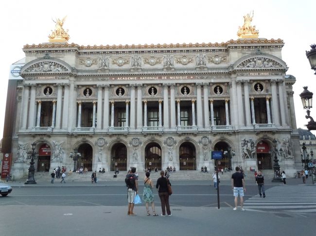 オペラ着！　<br />オペラ座に　心が躍る！Oh,Paris!!<br />ホテルまで徒歩５分。超方向音痴だが、地図をみて無事到着。<br />幸先いいぞ！