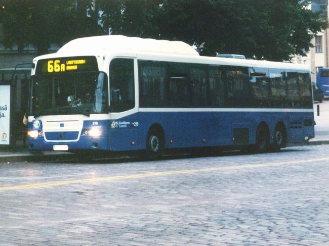ヘルシンキの街角、路線バス。