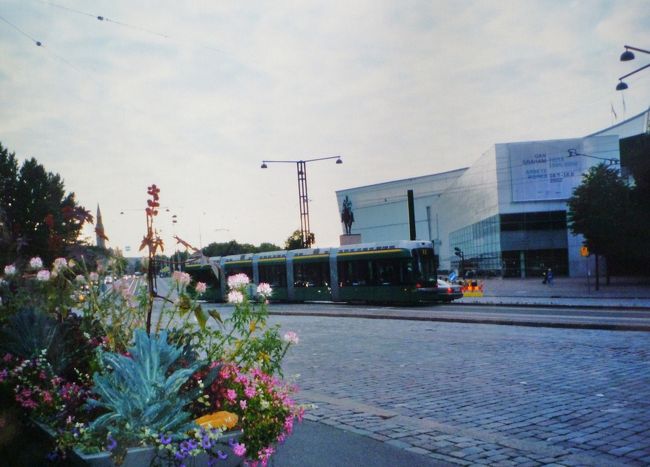 ヘルシンキの街角、トラム。