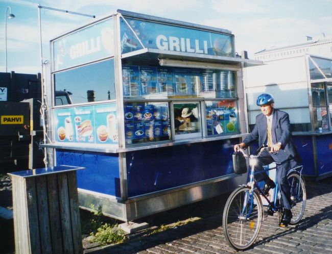ヘルシンキの街角、マーケット広場。アイスクリーム屋さん。