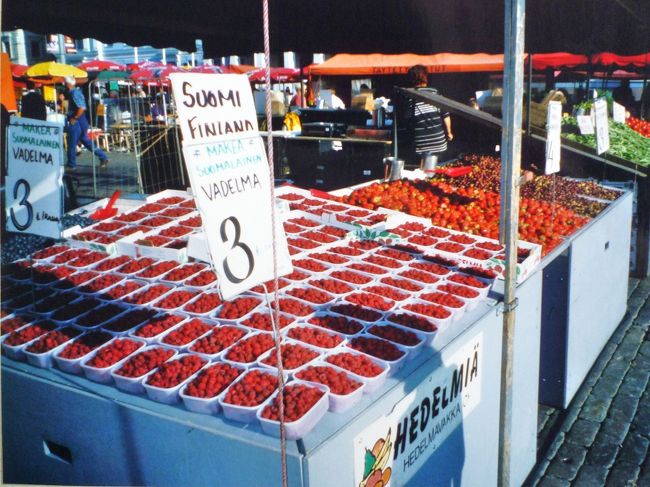 ヘルシンキの街角、マーケット広場。ラズベリー。