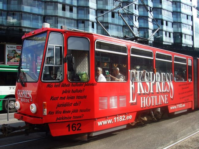 トラムはヘルシンキのものより古いです。<br />でも、とてもいい感じ。