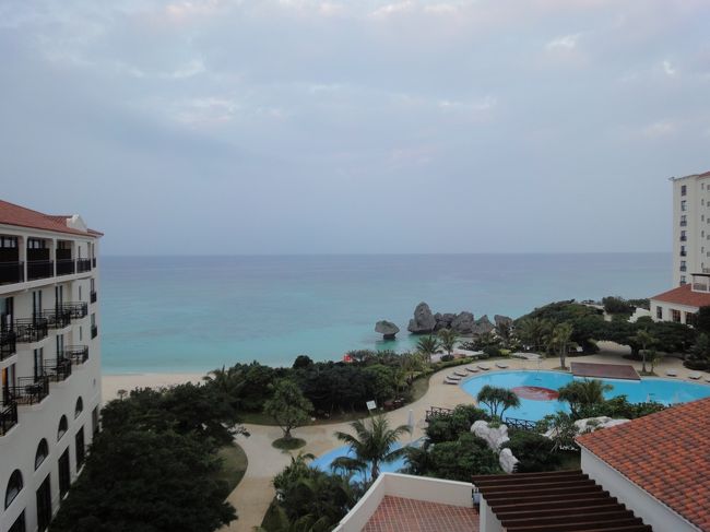 2日目の朝。うっすら曇ってるなあ。テラスからの景色です。